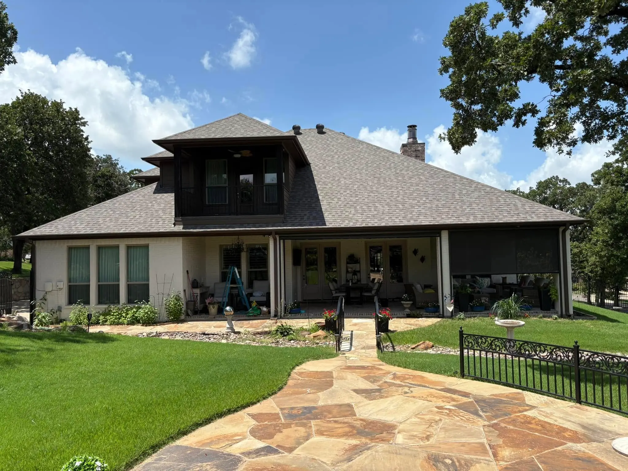 Large residential home in the Fort Worth area serviced by Rodeo Shine Window Cleaning
